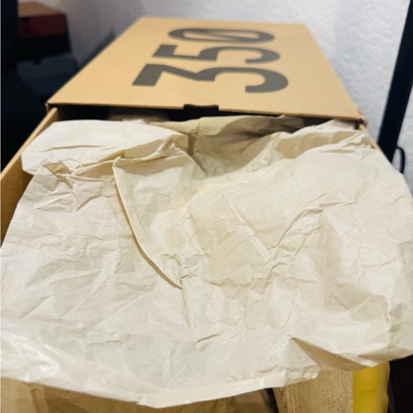 adidas Yeezy Boost 350 V2 Box main image 10
